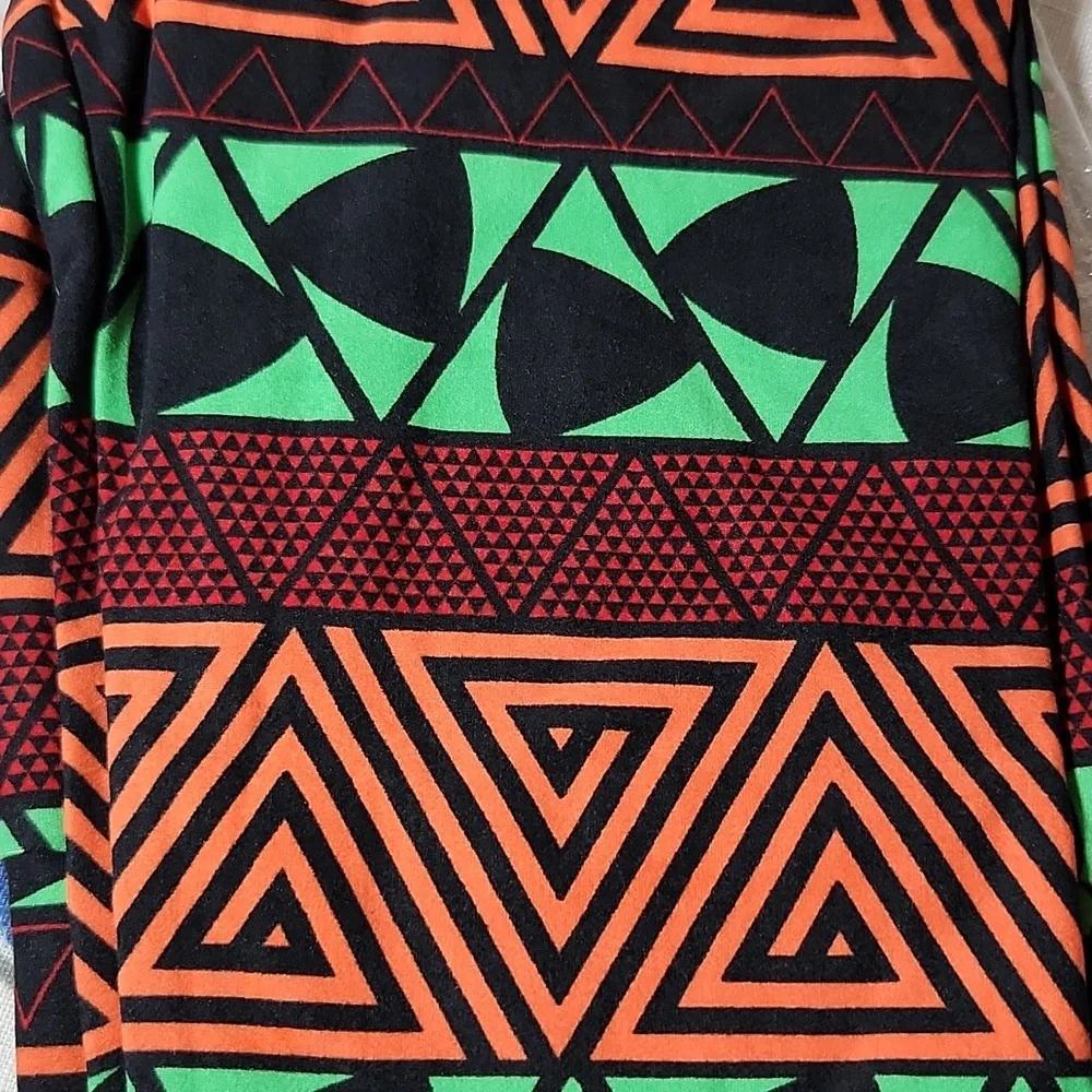 LULAROE LLR OS PATTERNED Buttery Soft Legging One Size